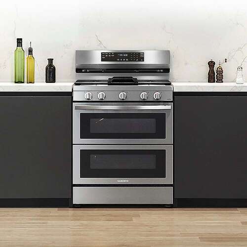 Rent to own Samsung - 6.0 cu. ft. Smart Freestanding Gas Range with Flex Duo, Stainless Cooktop & Air Fry - Stainless Steel